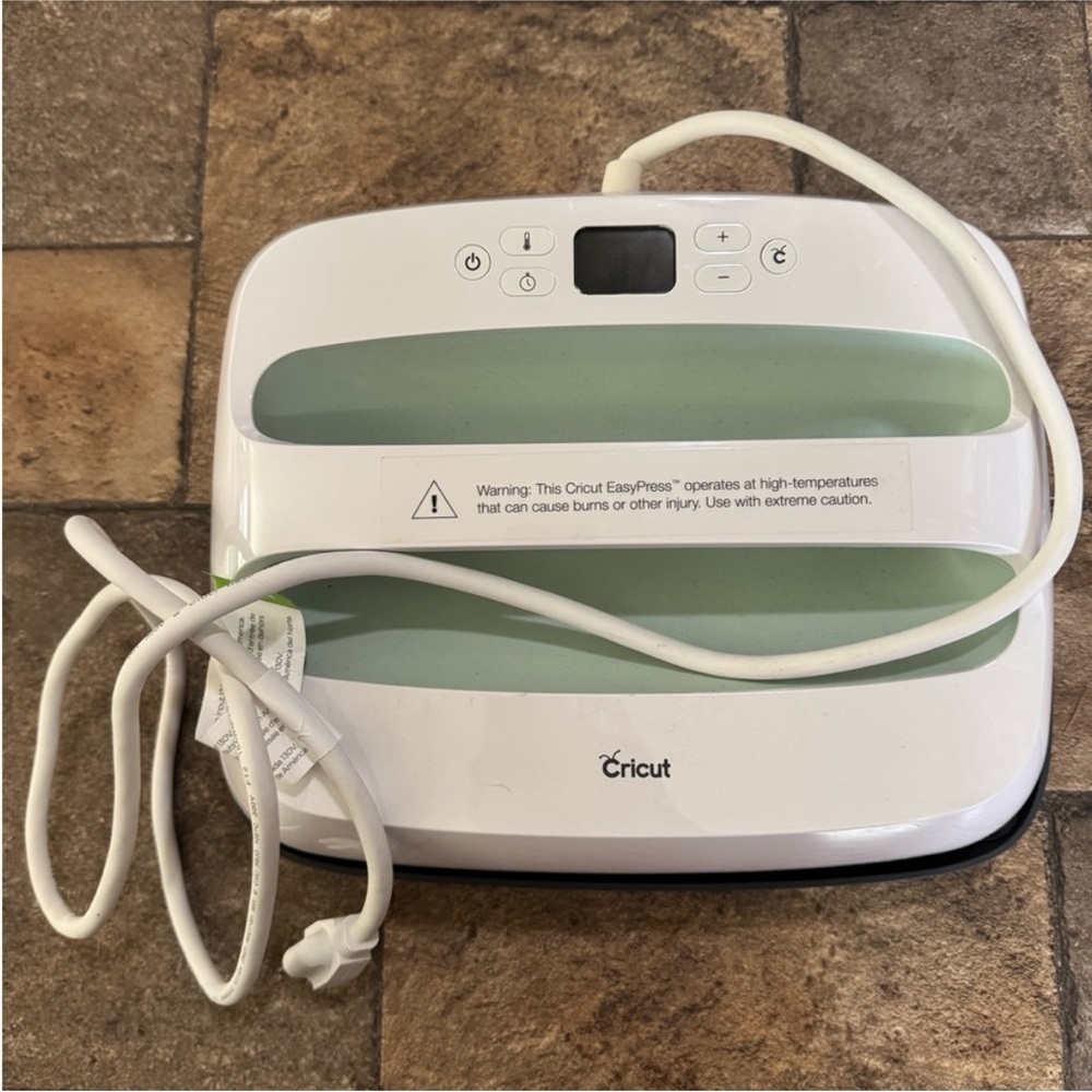 Cricut EasyPress in White and Mint